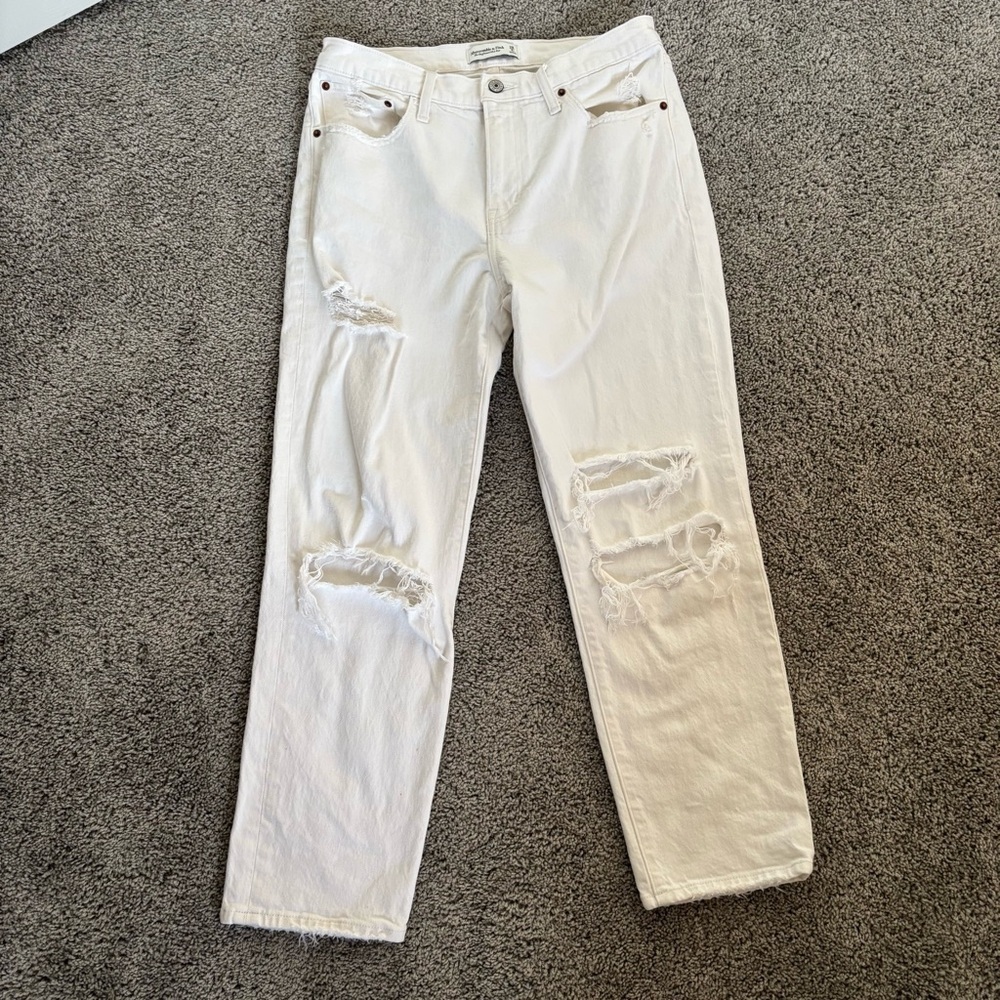 Abercrombie & Fitch The Boyfriend Mid Rise White Distressed Jeans Size 28/6